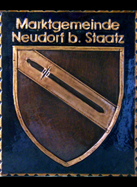                                                                    
Gemeindewappen
               
 Marktgemeinde Neudorf bei Staatz   
 Bezirk     Mistelbach           
Niederösterreich                                    
 

                                                            jedes Bild ein "Unikat"
 Kupferrelief  Handarbeit