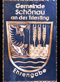                                                                    
Gemeindewappen
               

Gemeinde Schönau an der Triesting 
Bezirk  Baden          
Niederösterreich                                   
 

                                                            jedes Bild ein "Unikat"
 Kupferrelief  Handarbeit