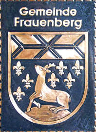                                                        
Gemeindewappen in Kupfer
                        
 Gemeinde Frauenberg 
                                                                                
                                                                                       
  Bezirk   Bruck-Mürzzuschlag                          
 Steiermark                                                                                jedes Bild ein "Unikat"
 Kupferrelief  Handarbeit