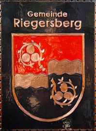                                                       
Gemeindewappen             
Gemeinde Riegersberg                       
                     
  Bezirk  Hartberg-Fürstenfeld                
 Steiermark                                                                                       jedes Bild ein "Unikat"
 Kupferrelief  Handarbeit