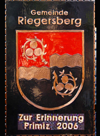                                                       
Gemeindewappen             
Gemeinde Riegersberg                        
                     
  Bezirk  Hartberg-Fürstenfeld                
 Steiermark                                                                                       jedes Bild ein "Unikat"
 Kupferrelief  Handarbeit