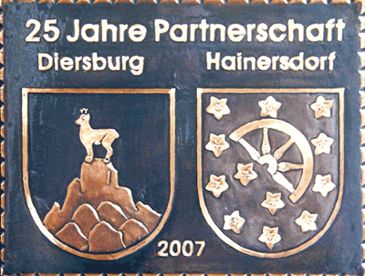                                                              
Gemeindewappen                  
 Gemeinde 	Hainersdorf Partnerschaft Diersburg                                                                                                       
 
Bezirk Hartberg  Fürstenfeld 
                                                                                    
               
      Steiermark                                                   
                                                                                 jedes Bild ein "Unikat"
 Kupferrelief  Handarbeit