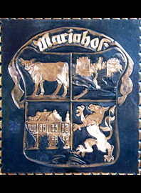                                                           
Gemeindewappen                          
Gemeinde 	Mariahof                                                                           
                                                                                                           Bezirk Murau       
                                     
 Steiermark                                                                               jedes Bild ein "Unikat"
 Kupferrelief  Handarbeit