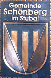                                                                    
Gemeindewappen                  
Gemeinde Schönberg im Stubaital      
                                                          
Bezirk Innsbruck-Land Tirol                                                              jedes Bild ein "Unikat"
 Kupferrelief  Handarbeit