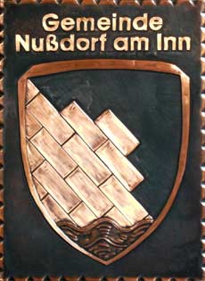                             
	                                     
	      Gemeindewappen Kupferbild                   Nussdorf am Inn   Oberbayern                
	   Landkreis  	Rosenheim                                                                                 
	   jedes Bild ein " Unikat "
 Kupferrelief  Handarbeit  